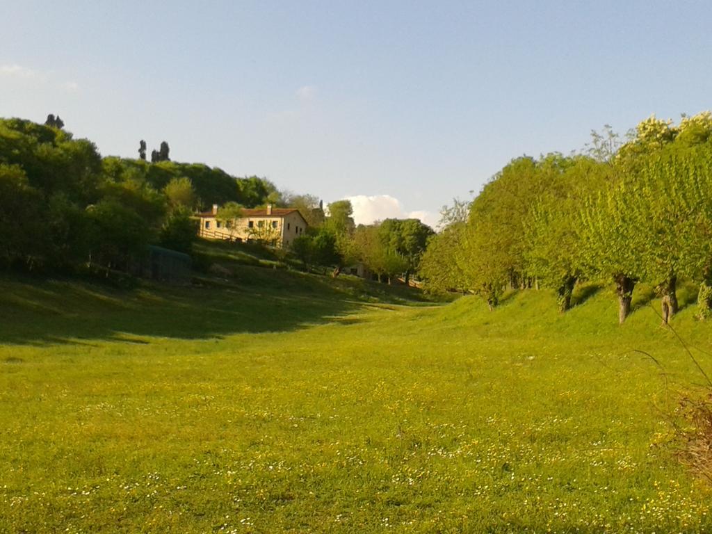 مبيت وإفطار لونيغو Casale La Rocchetta المظهر الخارجي الصورة
