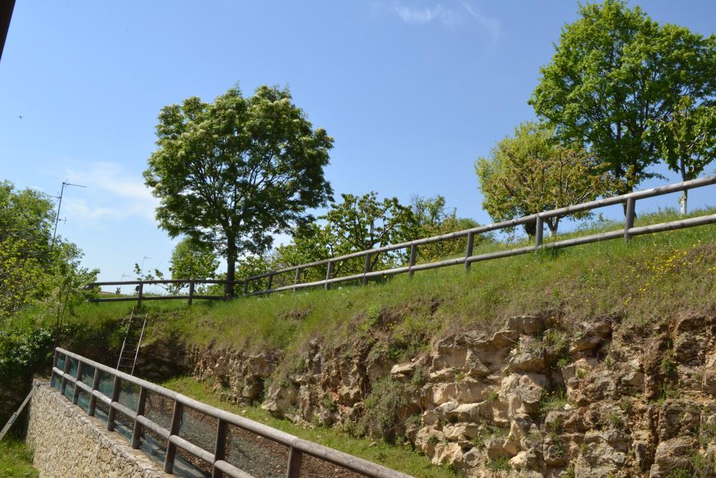 مبيت وإفطار لونيغو Casale La Rocchetta المظهر الخارجي الصورة
