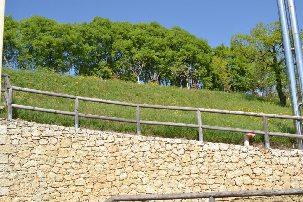 مبيت وإفطار لونيغو Casale La Rocchetta المظهر الخارجي الصورة