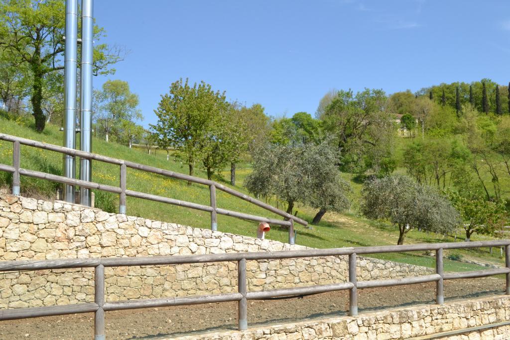 مبيت وإفطار لونيغو Casale La Rocchetta المظهر الخارجي الصورة