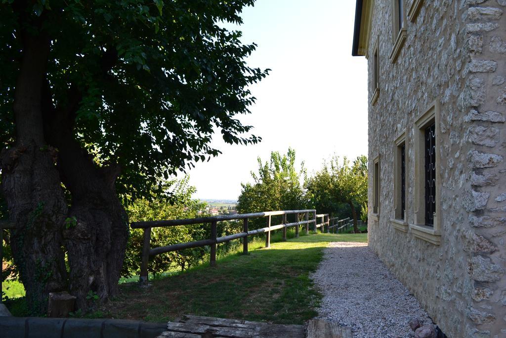 مبيت وإفطار لونيغو Casale La Rocchetta المظهر الخارجي الصورة