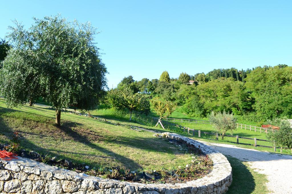 مبيت وإفطار لونيغو Casale La Rocchetta المظهر الخارجي الصورة