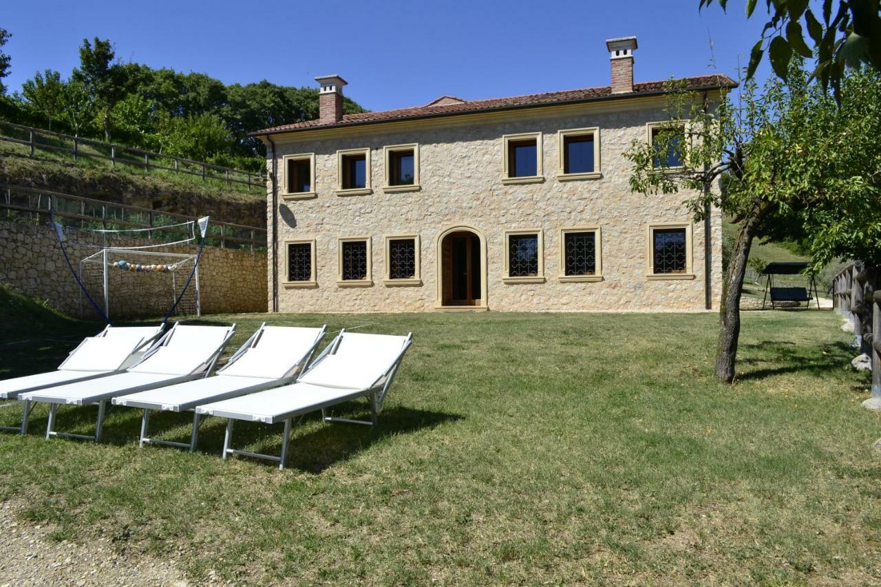 مبيت وإفطار لونيغو Casale La Rocchetta المظهر الخارجي الصورة